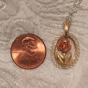 12kt Gold Filled Flower pendant necklace